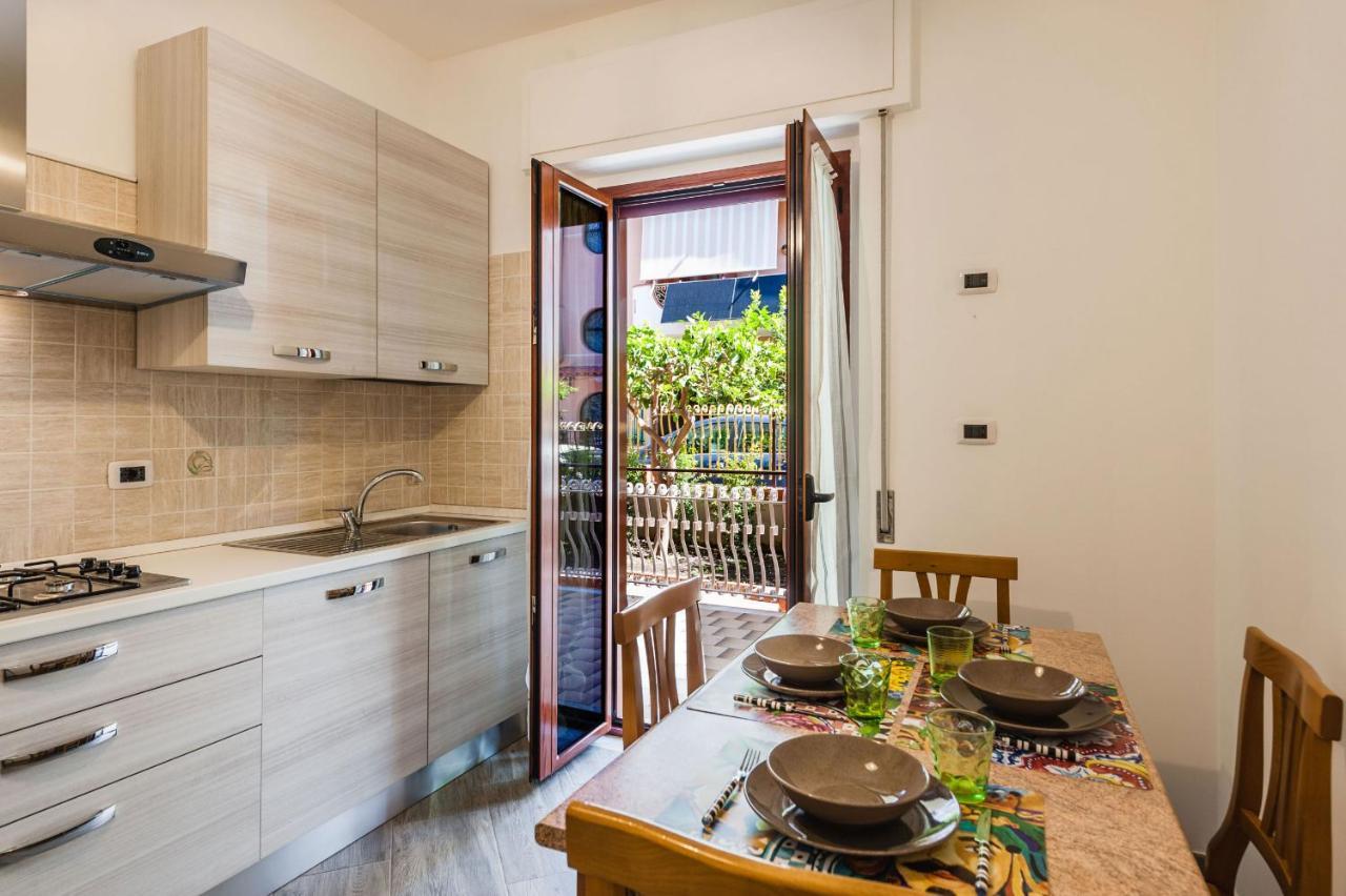 Lemon Tree Apartments By Wonderful Italy Giardini Naxos Esterno foto