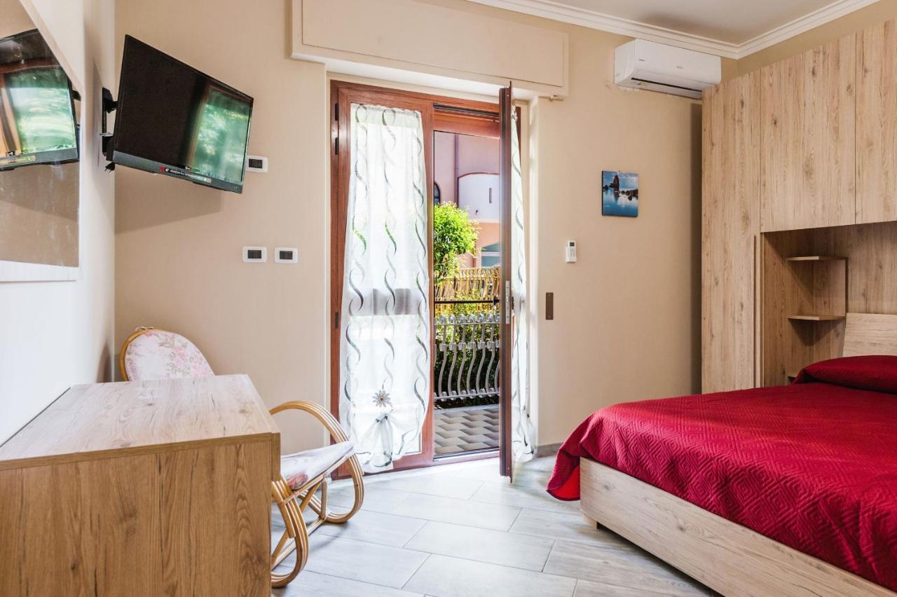 Lemon Tree Apartments By Wonderful Italy Giardini Naxos Esterno foto
