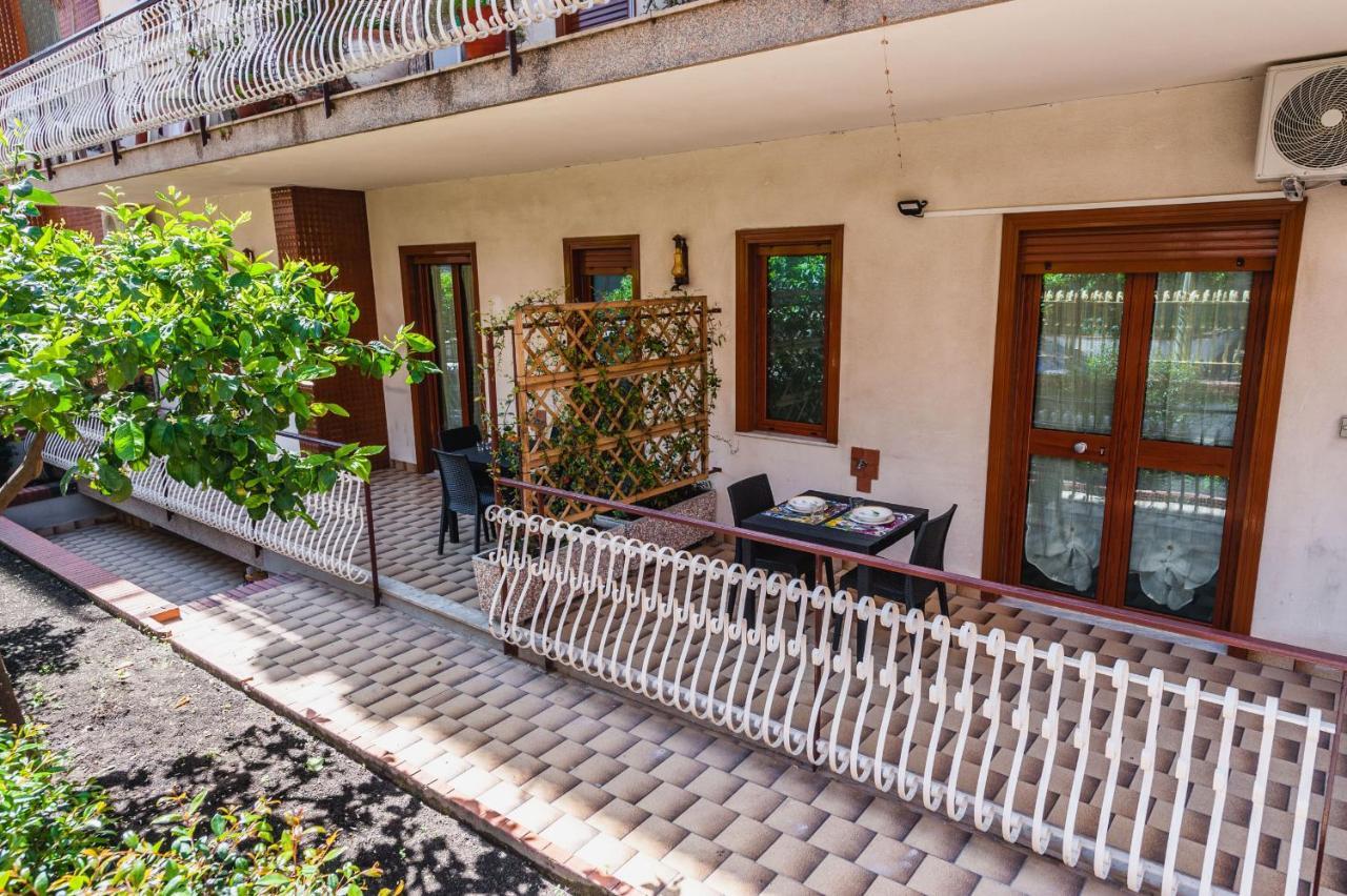 Lemon Tree Apartments By Wonderful Italy Giardini Naxos Esterno foto